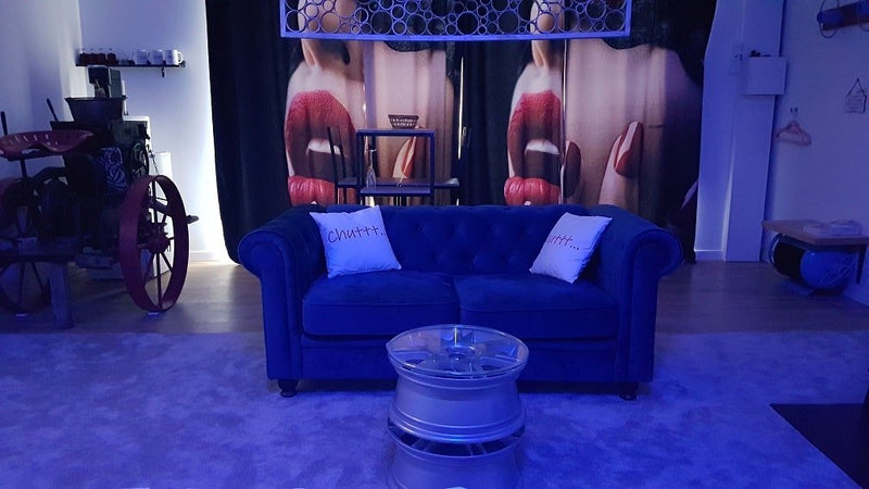 Chuttt... Love Room Fraise - Love’nSpa - weekend en amoureux, love rooms avec spa ou jacuzzi privatif2 de Chuttt... Love Room Fraise
