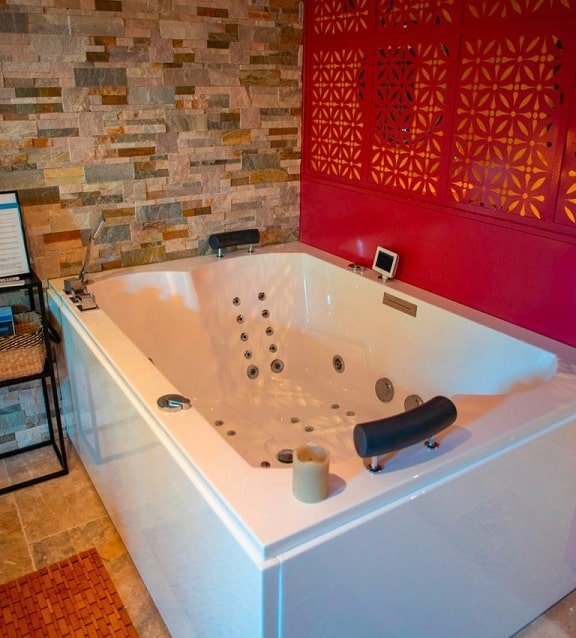 Coeur de Bull' - Love’nSpa - weekend en amoureux, love rooms avec spa ou jacuzzi privatif2 de Coeur de Bull' - La Cybèle
