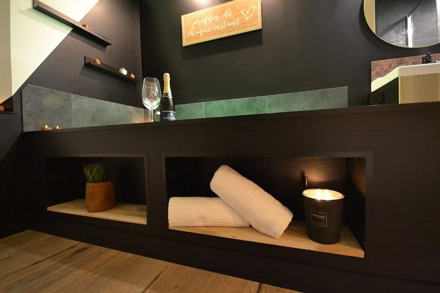 Amodi Gites de charme - L'intimiste - Love’nSpa - weekend en amoureux, love rooms avec spa ou jacuzzi privatif6 de Amodi Gites de charme - L'intimiste
