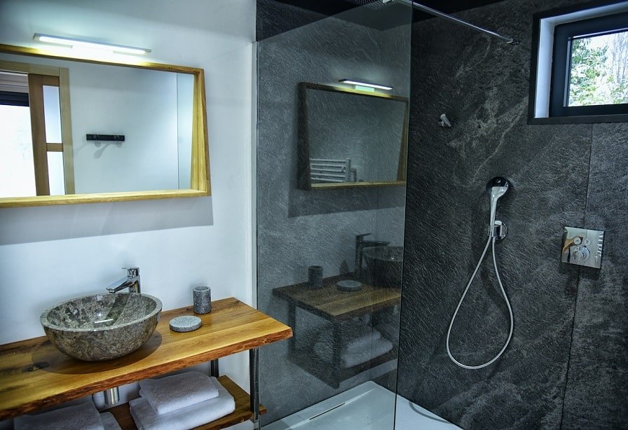 Écrin D'Auvergne - Lodge SPA ESCAPADE - Love’nSpa - weekend en amoureux, love rooms avec spa ou jacuzzi privatif3 de Écrin D'Auvergne - Lodge SPA ESCAPADE
