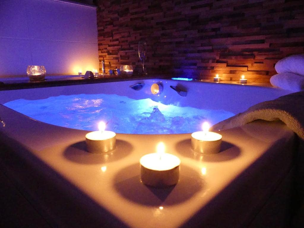 ENTRE NOUS - LA POSTE - Love’nSpa - weekend en amoureux, love rooms avec spa ou jacuzzi privatifENTRE NOUS - LA POSTE
