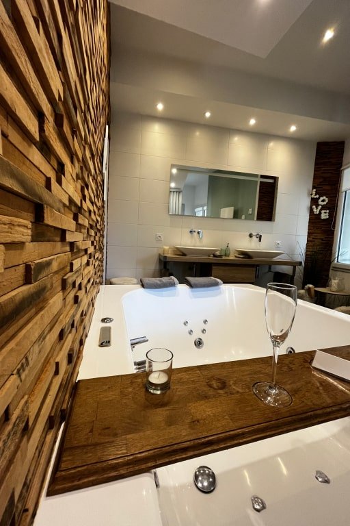 ENTRE NOUS - LA POSTE - Love’nSpa - weekend en amoureux, love rooms avec spa ou jacuzzi privatif2 de ENTRE NOUS - LA POSTE
