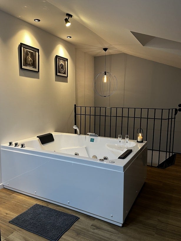 Entre Nous - Le Du Bellay - Love’nSpa - weekend en amoureux, love rooms avec spa ou jacuzzi privatif3 de Entre Nous - Le Du Bellay
