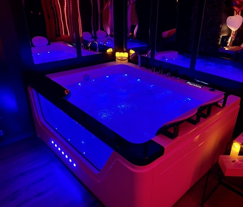 Games of Room - Love’nSpa - weekend en amoureux, love rooms avec spa ou jacuzzi privatif1 de Games of Room
