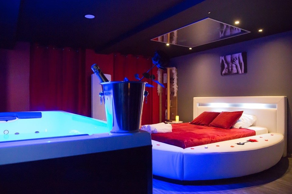 Gîte Love Dream - Love’nSpa - weekend en amoureux, love rooms avec spa ou jacuzzi privatif1 de Gîte Love Dream
