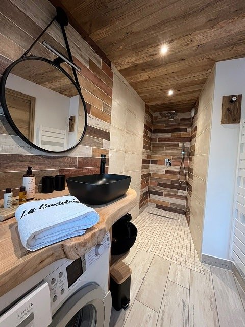 Gîtes de La Gasteleine - Love’nSpa - weekend en amoureux, love rooms avec spa ou jacuzzi privatif6 de Gîtes de La Gasteleine - Côté SPA Bois
