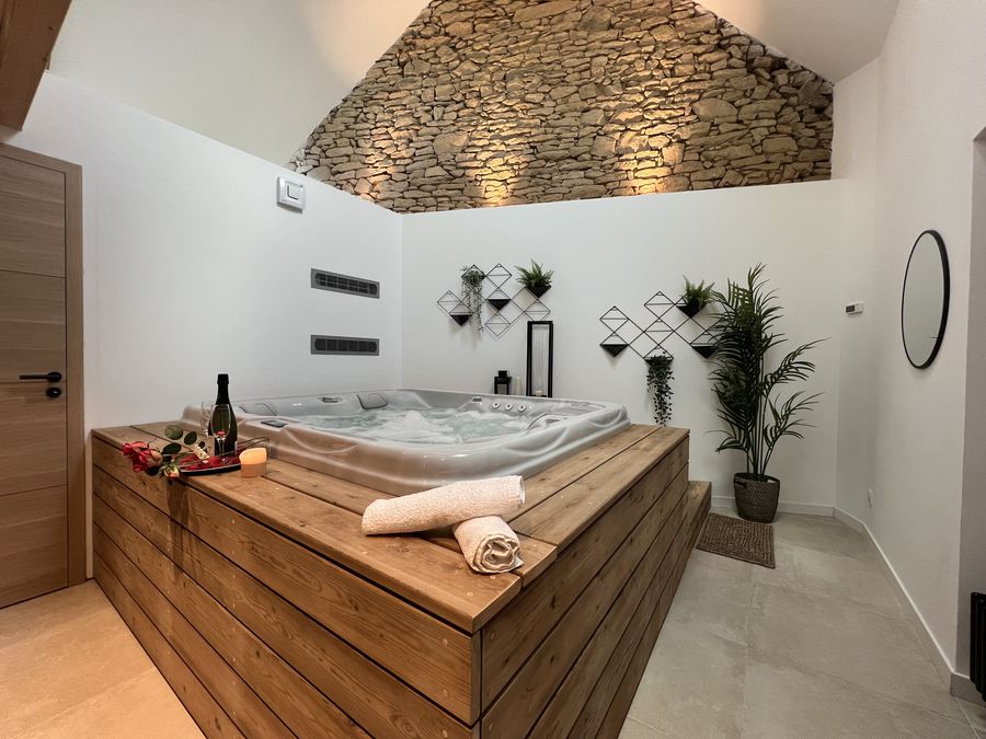 Kastell Ô fil de l’eau - Le nid KalyÔpée - Love’nSpa - weekend en amoureux, love rooms avec spa ou jacuzzi privatif1 de Le nid KalyÔpée
