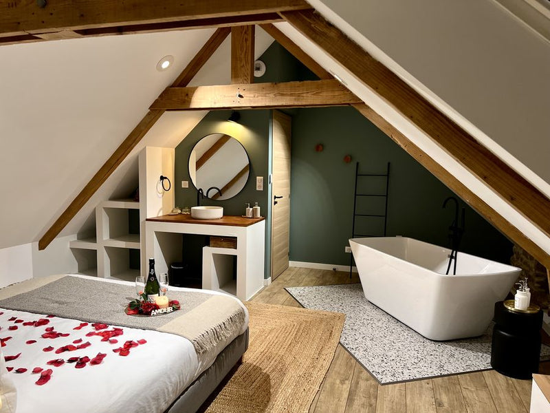 Kastell Ô fil de l’eau - Le nid KalyÔpée - Love’nSpa - weekend en amoureux, love rooms avec spa ou jacuzzi privatif1 de Le nid KalyÔpée
