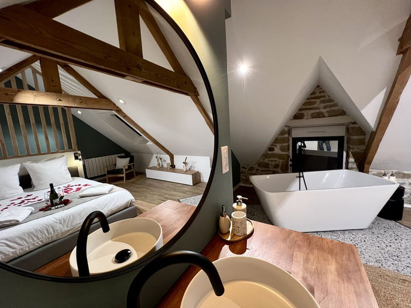 Kastell Ô fil de l’eau - Le nid KalyÔpée - Love’nSpa - weekend en amoureux, love rooms avec spa ou jacuzzi privatif2 de Le nid KalyÔpée
