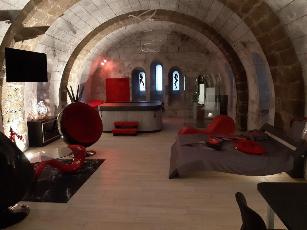 La Chapelle Aux Amoureux - Love’nSpa - weekend en amoureux, love rooms avec spa ou jacuzzi privatif7 de La Chapelle Aux Amoureux
