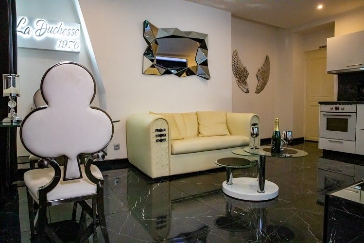 La Duchesse 1976 - Love’nSpa - weekend en amoureux, love rooms avec spa ou jacuzzi privatif4 de La Duchesse 1976
