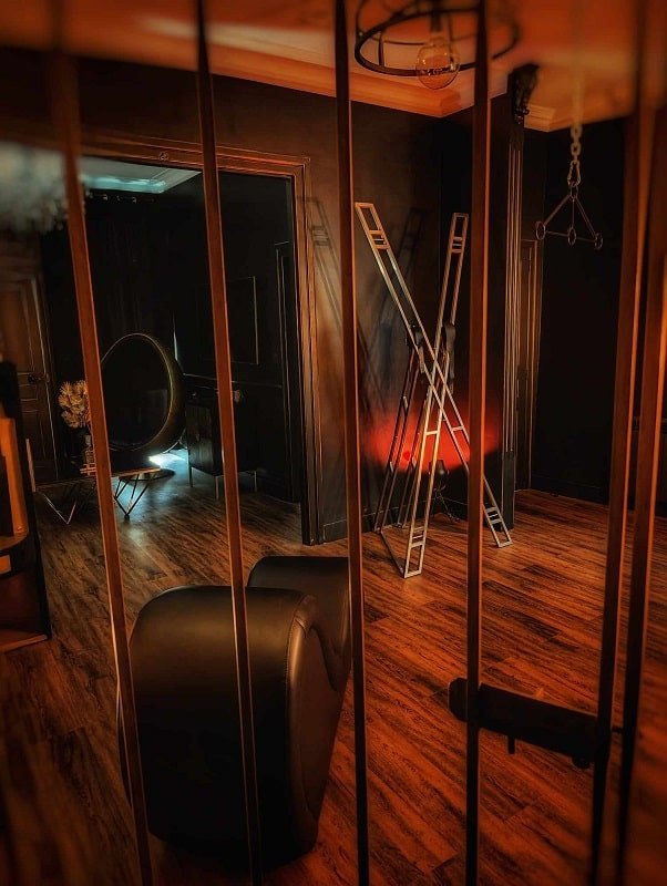 La Maison Défendue - La Cage Dorée - Love’nSpa - weekend en amoureux, love rooms avec spa ou jacuzzi privatif4 de La Maison Défendue - La Cage Dorée
