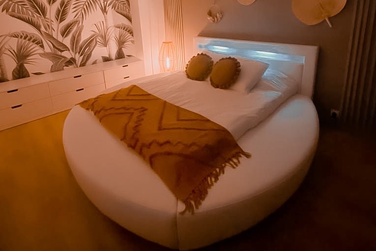 La maison mélorienne - Love’nSpa - weekend en amoureux, love rooms avec spa ou jacuzzi privatif5 de La maison mélorienne
