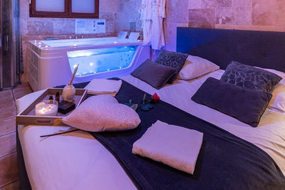 La Parenthèse - Bed & Spa - Love’nSpa - weekend en amoureux, love rooms avec spa ou jacuzzi privatif