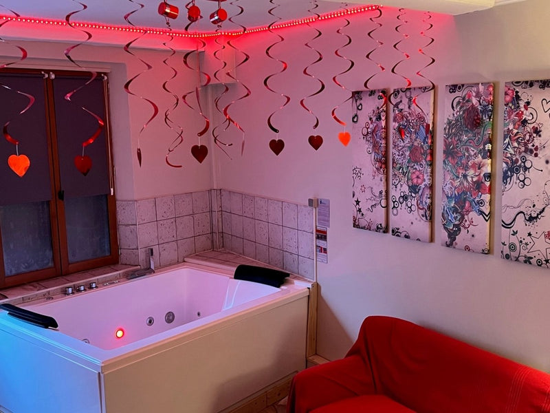La parenthèse - FLOWER ROOM - Love’nSpa - weekend en amoureux, love rooms avec spa ou jacuzzi privatif