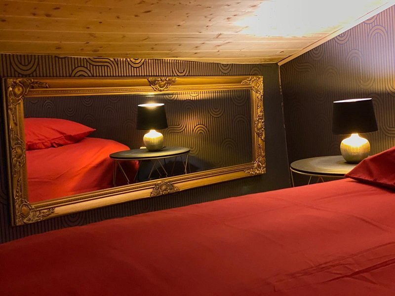 La parenthèse - SECRET ROOM - Love’nSpa - weekend en amoureux, love rooms avec spa ou jacuzzi privatif8 de La parenthèse - SECRET ROOM
