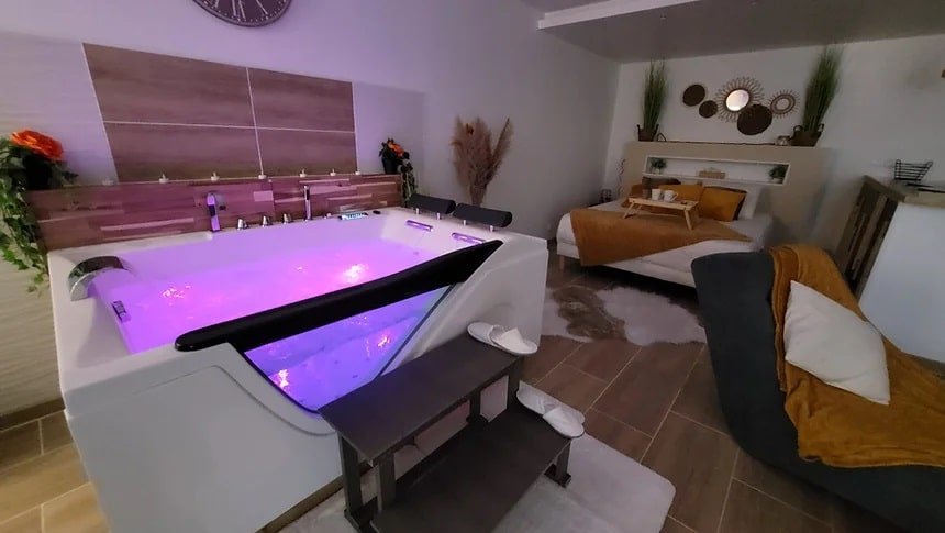 La Phine Détente Chambre&Spa - Love’nSpa - weekend en amoureux, love rooms avec spa ou jacuzzi privatif13 de La Phine Détente - Chambre&Spa
