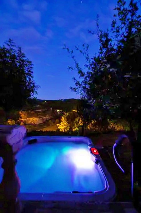 La Pinay - Love’nSpa - weekend en amoureux, love rooms avec spa ou jacuzzi privatif