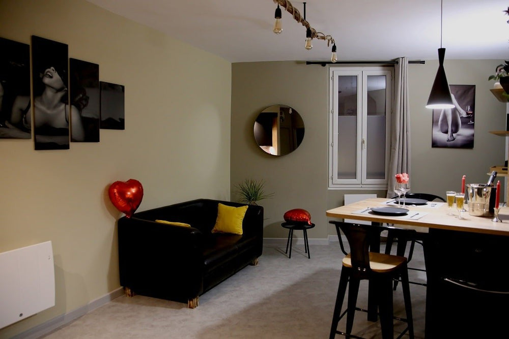 LA SUITE DES DÉSIRS - Love’nSpa - weekend en amoureux, love rooms avec spa ou jacuzzi privatif6 de LA SUITE DES DÉSIRS
