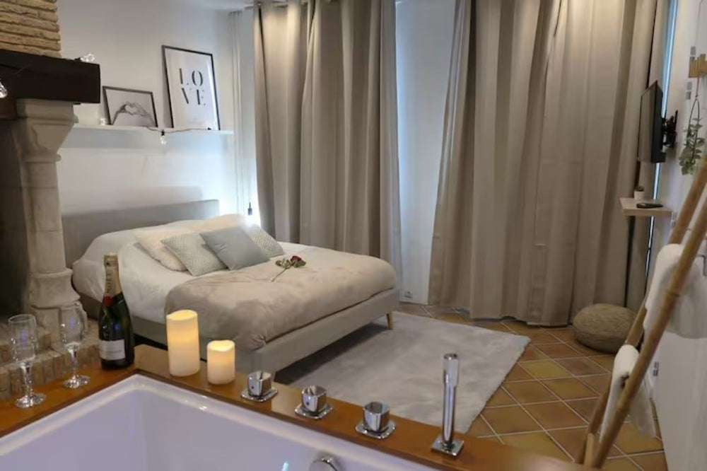 La Suite - Love’nSpa - weekend en amoureux, love rooms avec spa ou jacuzzi privatif3 de Lofts & Gites - La Suite
