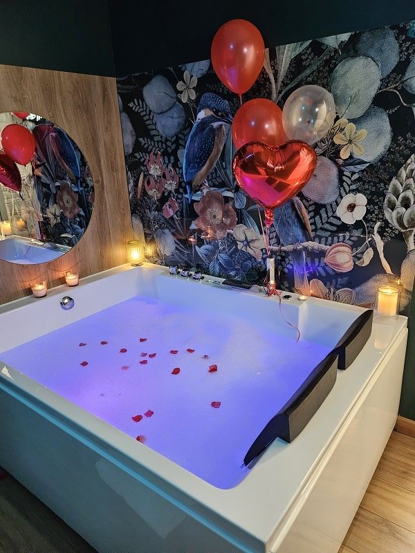 La Suite Passion - Love’nSpa - weekend en amoureux, love rooms avec spa ou jacuzzi privatif6 de La Suite Passion
