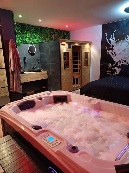 L'Abbaye de l'Amour - Love’nSpa - weekend en amoureux, love rooms avec spa ou jacuzzi privatif3 de L'Abbaye de l'Amour
