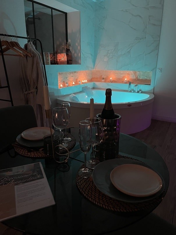 L'Apesanteur - Love’nSpa - weekend en amoureux, love rooms avec spa ou jacuzzi privatif5 de L'Apesanteur
