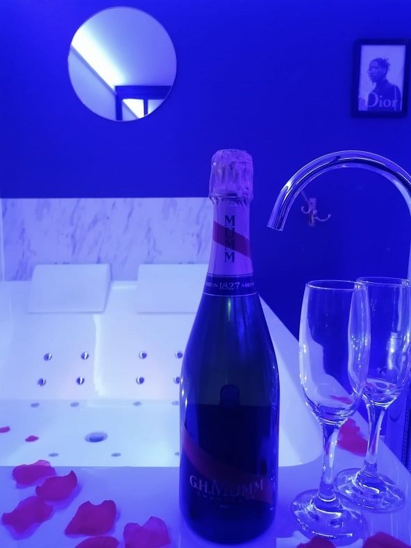 L’Atelier de Rêve - Love’nSpa - weekend en amoureux, love rooms avec spa ou jacuzzi privatif6 de L’Atelier de Rêve
