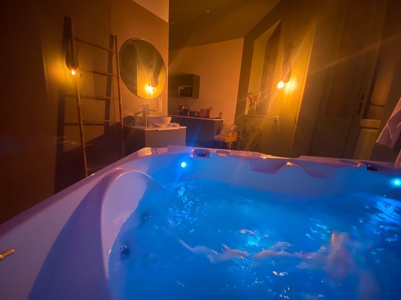 Le 50 suite and spa - La Palmer - Love’nSpa - weekend en amoureux, love rooms avec spa ou jacuzzi privatif2 de Le 50 suite and spa - La Palmer
