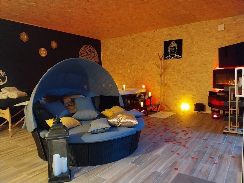 Le Clos F.M.R - Bulle WIGWAM Fanny - Love’nSpa - weekend en amoureux, love rooms avec spa ou jacuzzi privatif11 de Le Clos F.M.R - Bulle WIGWAM Fanny
