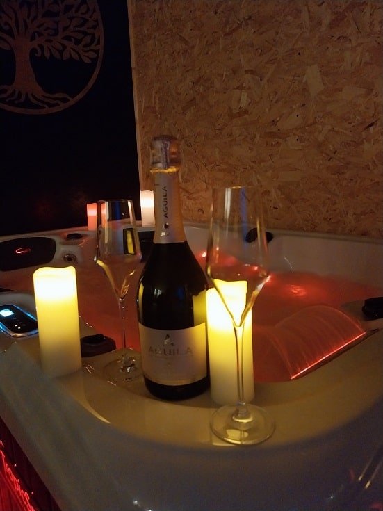 Le Clos F.M.R - Bulle WIGWAM Fanny - Love’nSpa - weekend en amoureux, love rooms avec spa ou jacuzzi privatif13 de Le Clos F.M.R - Bulle WIGWAM Fanny
