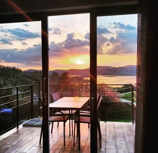 Le Garage vue sur Lac - Love’nSpa - weekend en amoureux, love rooms avec spa ou jacuzzi privatif3 de Le Garage de Sophie
