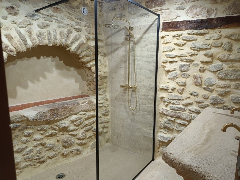 Le Gîte du Beaumont - Love’nSpa - weekend en amoureux, love rooms avec spa ou jacuzzi privatif5 de la chambre romantique du Beaumont
