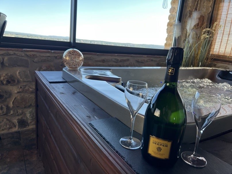 Le Mas de S - Gîte L'unique - Love’nSpa - weekend en amoureux, love rooms avec spa ou jacuzzi privatif6 de Le Mas de S - Gîte L'unique
