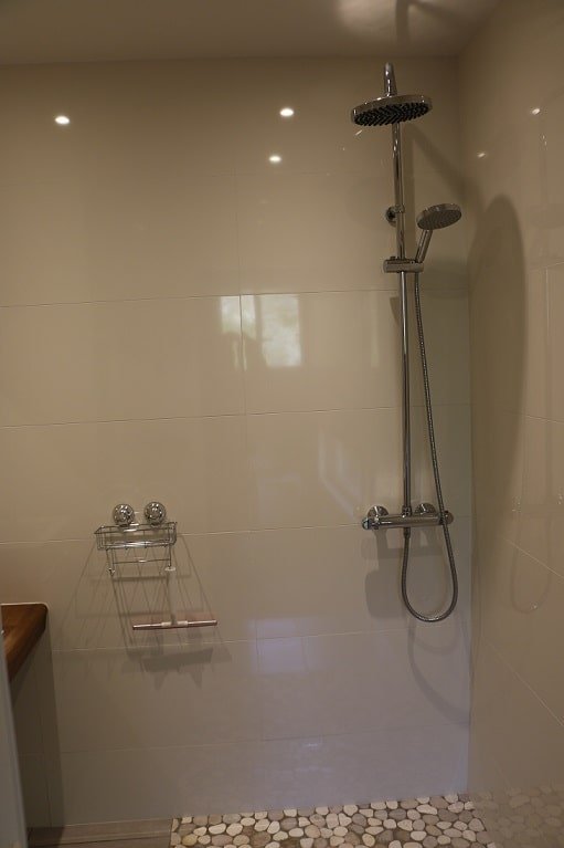 Le Pont de La Roche - Le Cube - Love’nSpa - weekend en amoureux, love rooms avec spa ou jacuzzi privatif6 de Le Pont de La Roche - Le Cube
