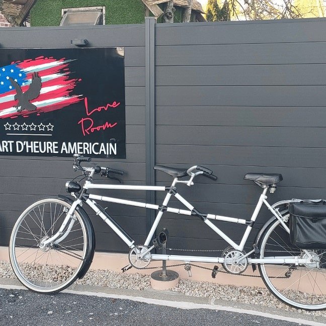 Le Quart D'Heure Américain - Love’nSpa - weekend en amoureux, love rooms avec spa ou jacuzzi privatif21 de Le Quart D'Heure Américain
