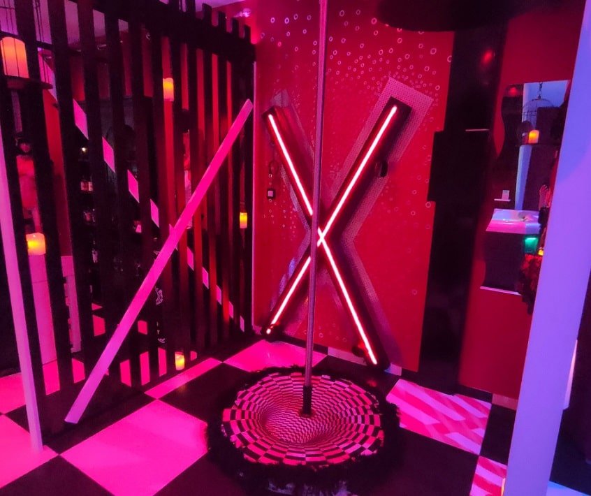 Le Quart D'Heure Américain - Love’nSpa - weekend en amoureux, love rooms avec spa ou jacuzzi privatif12 de Le Quart D'Heure Américain
