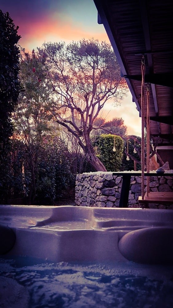 L'échappée des plaisirs - Chambre Cigale - Love’nSpa - weekend en amoureux, love rooms avec spa ou jacuzzi privatif17 de L'échappée des plaisirs - Chambre Cigale
