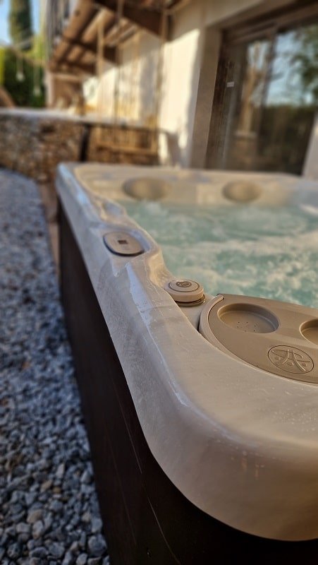 Chambre Cigale - Love’nSpa - weekend en amoureux, love rooms avec spa ou jacuzzi privatif12 de L'échappée des plaisirs - Chambre Cigale
