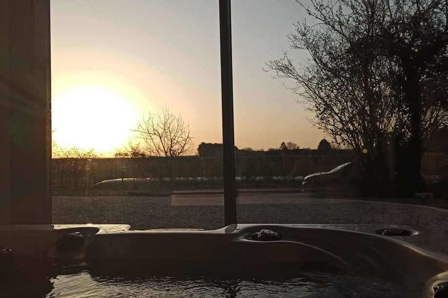 L'Echappée Romantique - Love’nSpa - weekend en amoureux, love rooms avec spa ou jacuzzi privatif10 de L'Echappée Romantique
