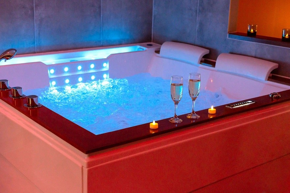 L’ECRIN - Love’nSpa - weekend en amoureux, love rooms avec spa ou jacuzzi privatif8 de L’ECRIN
