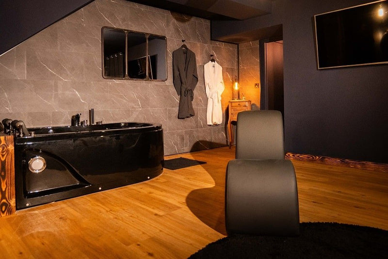 L’EgliX - Love’nSpa - weekend en amoureux, love rooms avec spa ou jacuzzi privatif3 de L’EgliX
