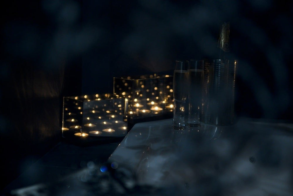 Les folies d’Hélène - Suite Masquée charme avec jacuzzi® - Love’nSpa - weekend en amoureux, love rooms avec spa ou jacuzzi privatif8 de Les folies d’Hélène - Suite Masquée charme avec jacuzzi®
