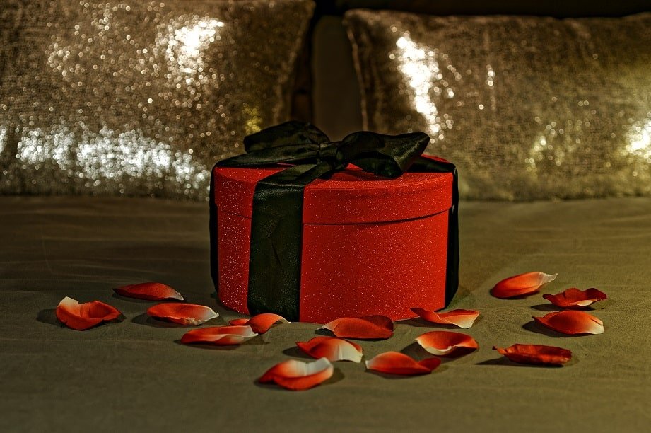 Les folies d’Hélène - Suite Masquée charme avec jacuzzi® - Love’nSpa - weekend en amoureux, love rooms avec spa ou jacuzzi privatif3 de Les folies d’Hélène - Suite Masquée charme avec jacuzzi®
