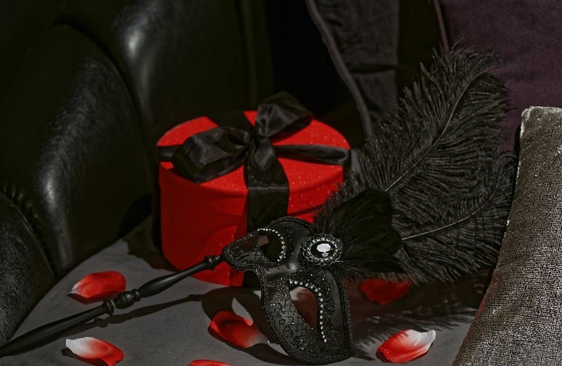 Les folies d’Hélène - Suite Masquée charme avec jacuzzi® - Love’nSpa - weekend en amoureux, love rooms avec spa ou jacuzzi privatif3 de Les folies d’Hélène - Suite Masquée charme avec jacuzzi®
