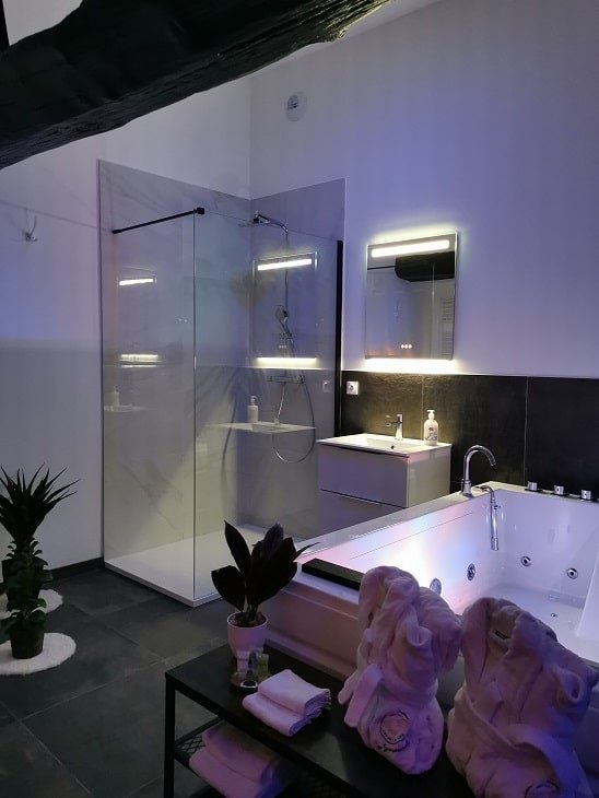 Les Sansonnets - Nid Douillet - Love’nSpa - weekend en amoureux, love rooms avec spa ou jacuzzi privatif5 de Les Sansonnets - Nid Douillet
