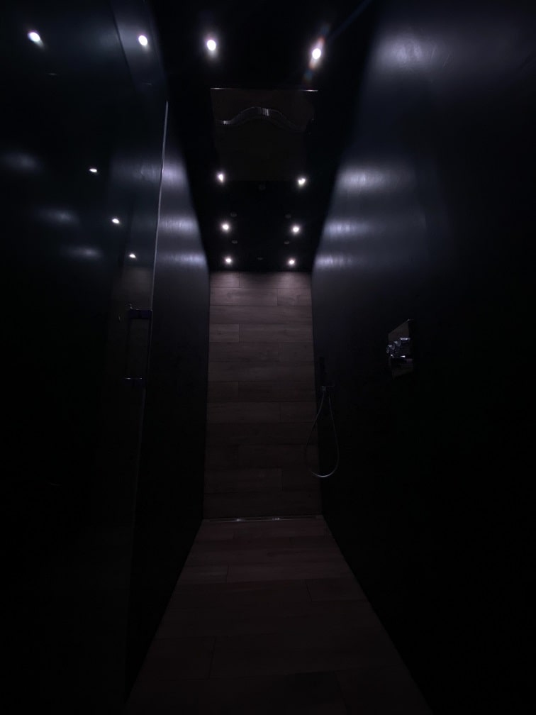 Les Suites B Spa - Romantique CineWood Spa - Love’nSpa - weekend en amoureux, love rooms avec spa ou jacuzzi privatif5 de Les Suites B Spa - Romantique CineWood Spa
