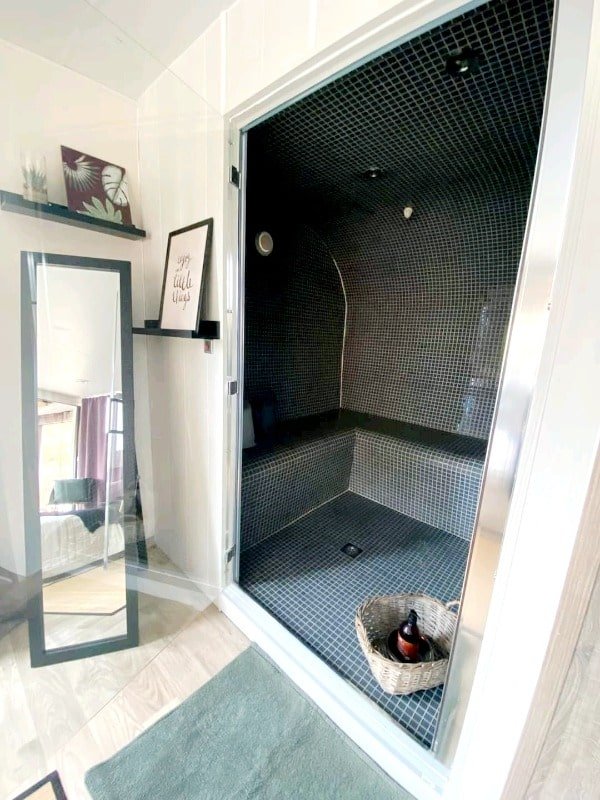 L'Escale de l'Oustaou - Love’nSpa - weekend en amoureux, love rooms avec spa ou jacuzzi privatif12 de L'Escale de l'Oustaou
