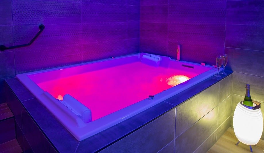 L'Escale Dinard - L'Escale Prestige - Love’nSpa - weekend en amoureux, love rooms avec spa ou jacuzzi privatif7 de Harmonie - Gîte et Spa
