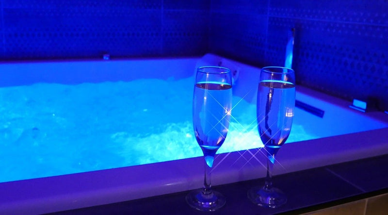 L'Escale Dinard - L'Escale Prestige - Love’nSpa - weekend en amoureux, love rooms avec spa ou jacuzzi privatif4 de Harmonie - Gîte et Spa
